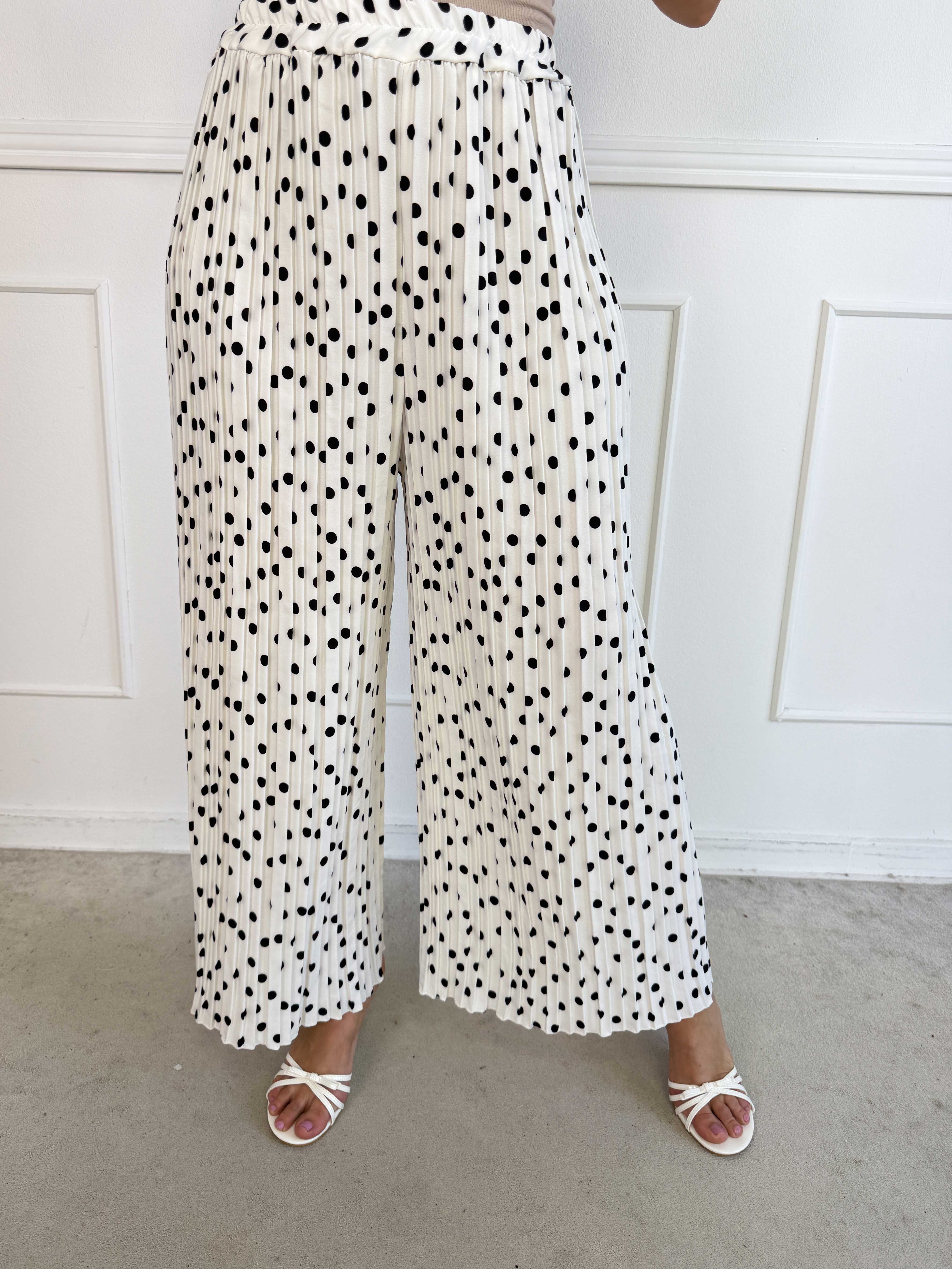 Zina - Elegant plisseret plus size sæt med prikker